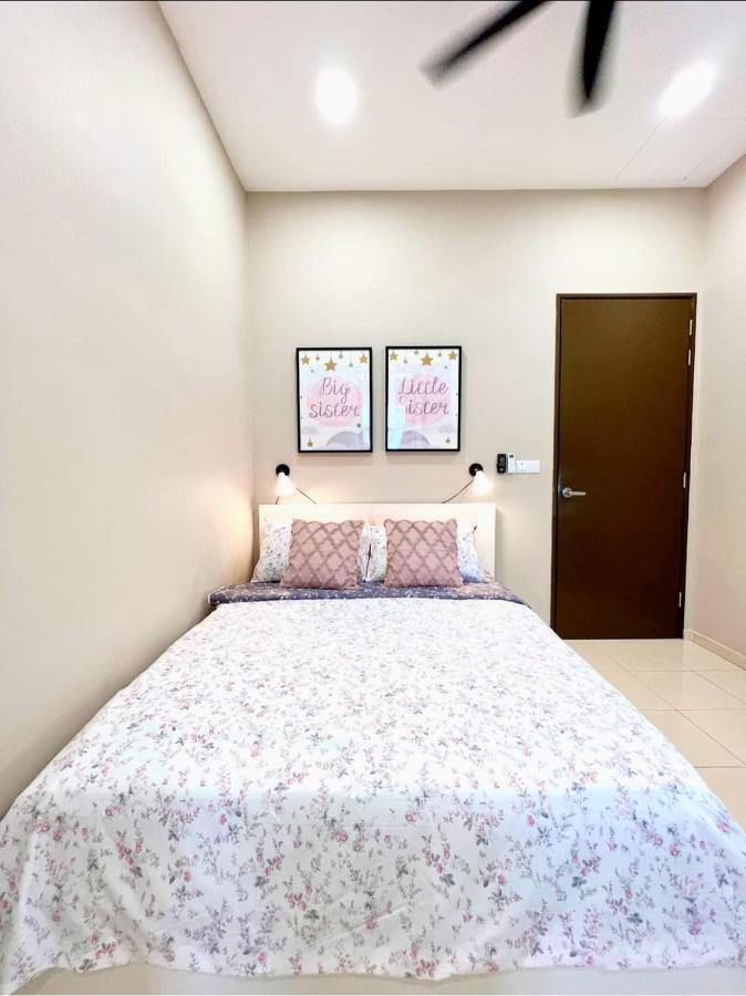 Faridz Homestay At Myra Saujana Kampong Simpang Empat Zewnętrze zdjęcie