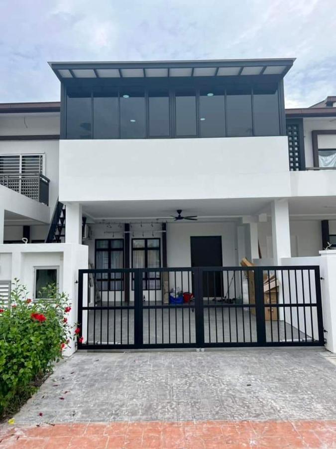 Faridz Homestay At Myra Saujana Kampong Simpang Empat Zewnętrze zdjęcie