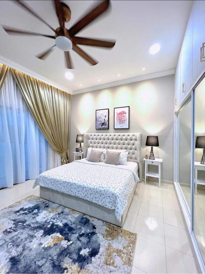 Faridz Homestay At Myra Saujana Kampong Simpang Empat Zewnętrze zdjęcie