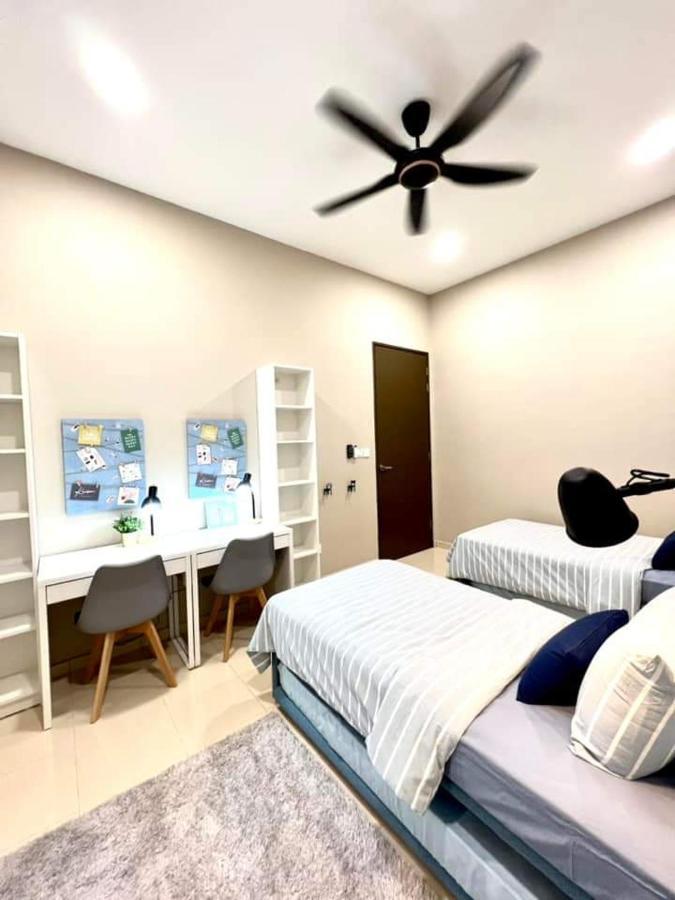 Faridz Homestay At Myra Saujana Kampong Simpang Empat Zewnętrze zdjęcie
